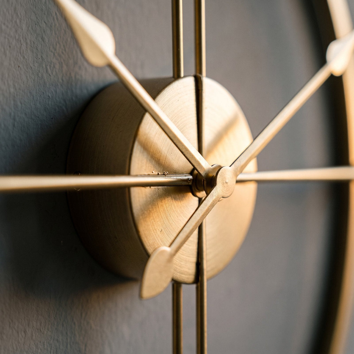Airy Gold Circle Wall Clock – product view 3