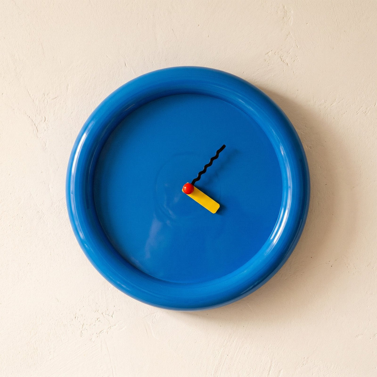 Minimalist Blue Dial Wall Clock – product view 2